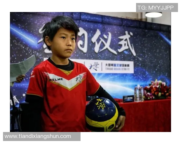 足球明星与主持人携手共创精彩赛事盛典引发热议与关注